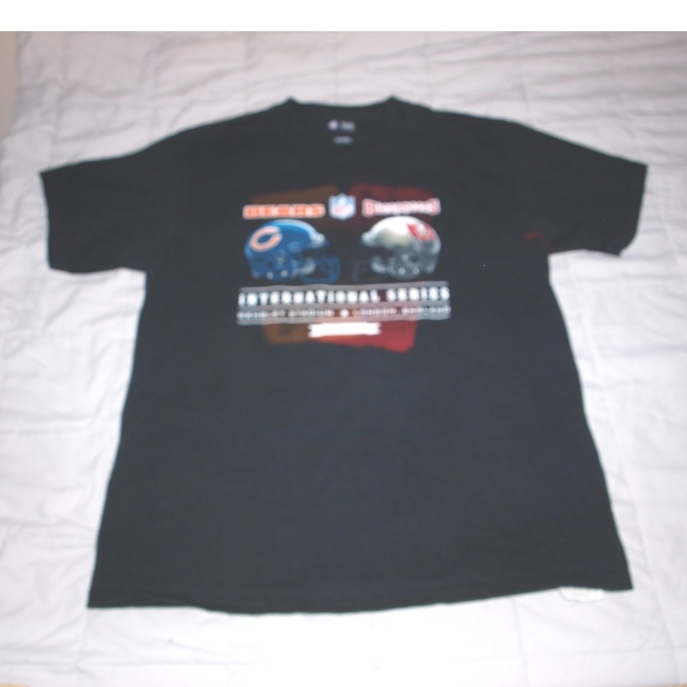 NFL Team Apparel‎ Bears Buccaneers International Series Graphic T-Shirt